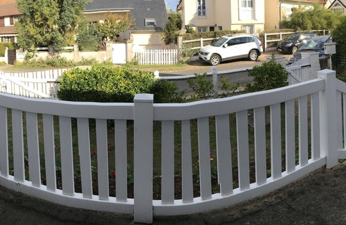 Ouistreham House | Less than 100M from the beach and 10mn walk to the thalasso! Sheltered south-facing garden