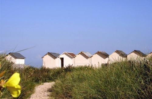 Ouistreham House | Less than 100M from the beach and 10mn walk to the thalasso! Sheltered south-facing garden