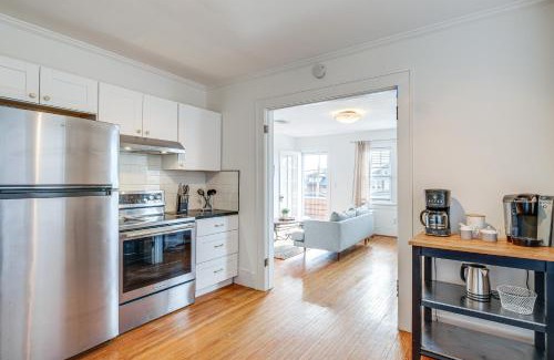 Roanoke Apartment | Less Than 3 Mi to Dtwn Roanoke Inviting Unit with Balcony
