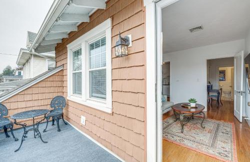 Roanoke Apartment | Less Than 3 Mi to Dtwn Roanoke Inviting Unit with Balcony