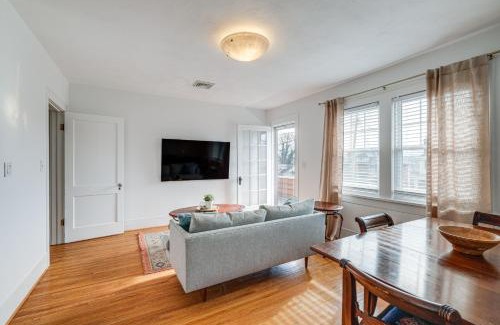 Roanoke Apartment | Less Than 3 Mi to Dtwn Roanoke Inviting Unit with Balcony