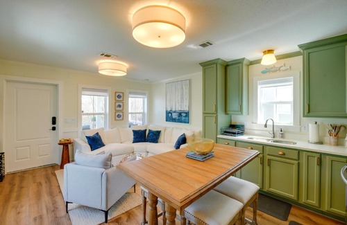 Pass Christian House | Less Than half Mi to Beach Gem with Lanai in Pass Christian