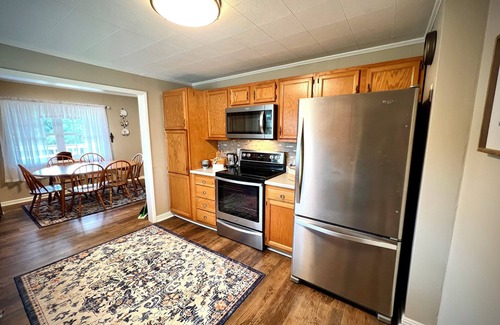 Victor House | Lester Lodge minutes to New River Gorge. Charming 5 bedroom house on 4.5 acres
