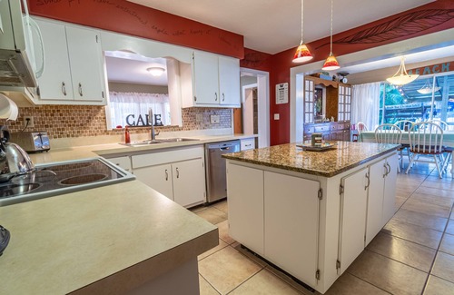 Laurel House | LET'S WALK - OR BIKE - TO THE BEACH!