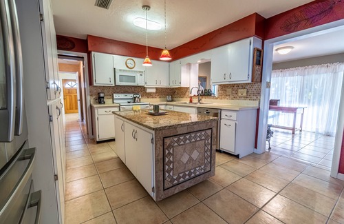 Laurel House | LET'S WALK - OR BIKE - TO THE BEACH!