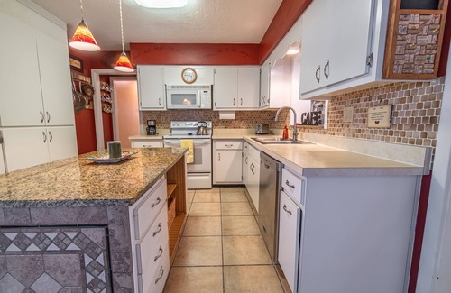Laurel House | LET'S WALK - OR BIKE - TO THE BEACH!
