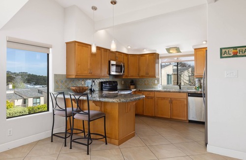 Solana Beach Condo | Let the Sea Set you Free - near Pool, Beach, Town - Great Value!
