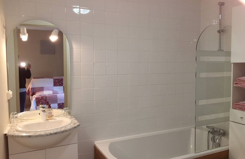 Cahagnes Bed & Breakfast | L’Etang Fleuri Bed and Breakfast
