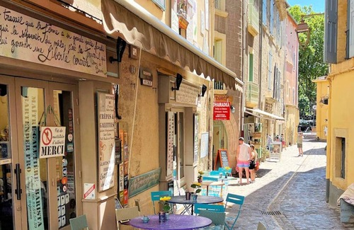 Pezenas Apartment | L’Etoile- Downtown Chic Apartment in Pézenas