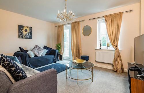 Peterborough Apartment | Letto Serviced Accommodation -Sleeps 7 - PE7 - FREE Parking