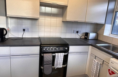 Hillingdon East Apartment | Letzi - Modern 2 bedroom apartment near Heathrow