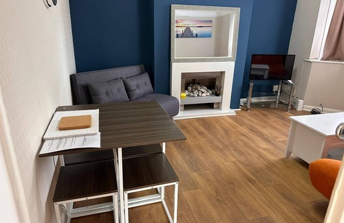 Hillingdon East Apartment | Letzi - Modern 2 bedroom apartment near Heathrow