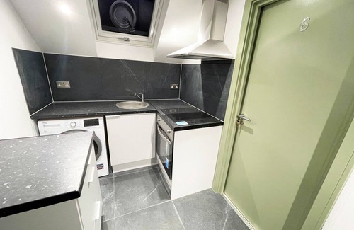 Rayners Lane Apartment | Letzi private en-suite, Harrow.