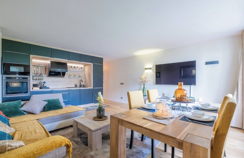 Levallois-Perret Apartment | Levallois-Courcelles Apartment and Private Parking