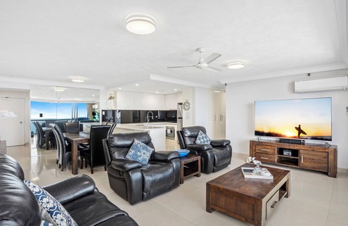 Surfers Paradise Apartment | Level 26 Ocean View, Deluxe 2Bed 2Bath, FREE WIFI