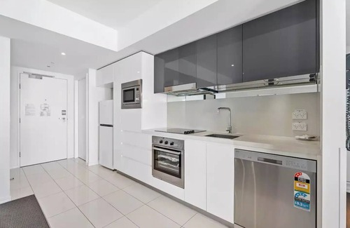 Surfers Paradise Apartment | Level 28 - 2 Bedroom Stunning Ocean Views
