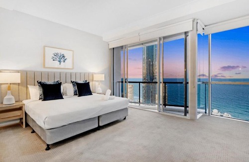 Surfers Paradise Apartment | Level 45 Luxury Sub-Penthouse in Towers of Chevron - Hosted by Coastal Letting Co.