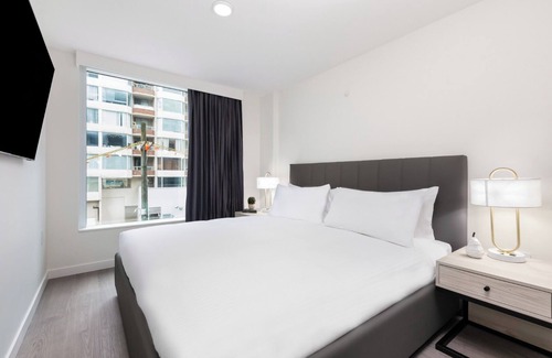 South Lake Union Hotel | Level Seattle- Deluxe Two Bedroom Suite