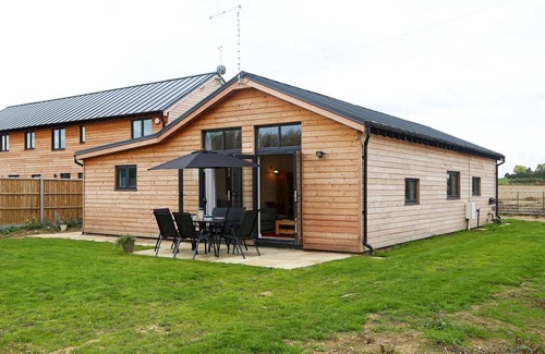 Stodmarsh Cottage | Leveret Lodge is the ideal place to tour this pretty part of Kent’s Garden of England.