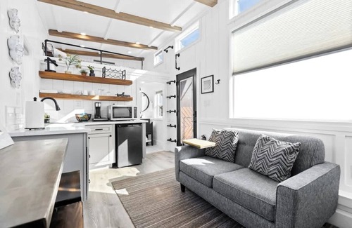 Lindsay Apartment | Lewis Ranch Tiny Home, Lindsay, CA! Near Sequoias