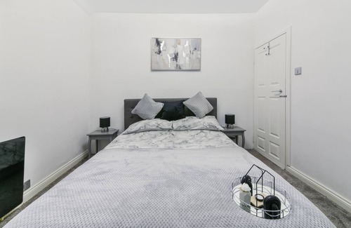 Downham House | Lewisham - ModernApt - Sleeps 4 - Free Parking - Central London 25mins by Train