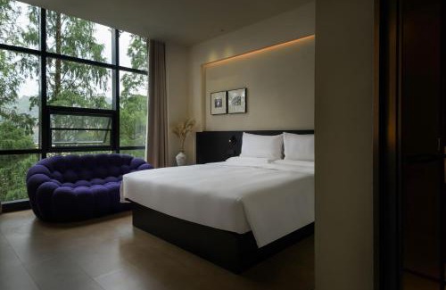 Shizhong District Hotel | Lex River View Hotel