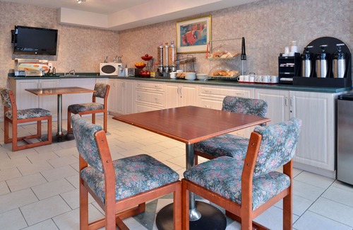 Windsor Hotel | Lexington Inn & Suites Windsor