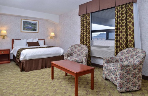 Windsor Hotel | Lexington Inn & Suites Windsor