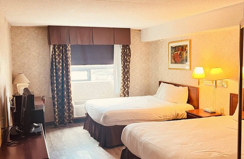 Windsor Hotel | Lexington Inn & Suites Windsor