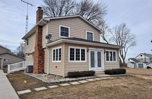 Lexington House | Lexington Retreat Sleeps 8 - View of Lake Huron!