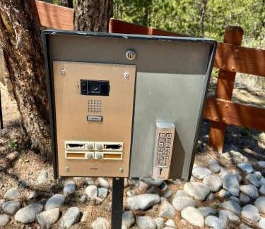 Colorado Springs House | Lg 4-br 2-ba with pool table and 7 person -hottub 10 min to USAFA