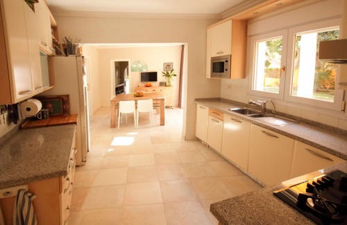 Empedrola Villa | Lg Luxury 5 Bed Private Villa w/Lawned Garden & Pool w/Sea-Mountain Views
