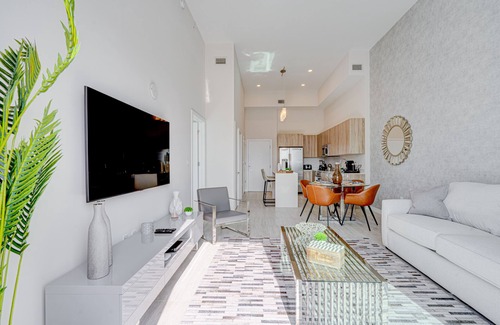 Edgewater Apartment | LG604 DESIGN DISTRICT, LUXURY GREAT VIEWS