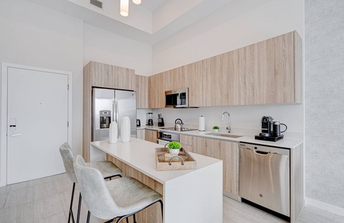 Edgewater Apartment | LG604 DESIGN DISTRICT, LUXURY GREAT VIEWS