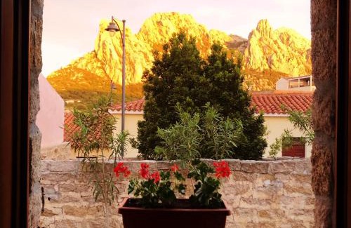 San Pantaleo Apartment | Li Cimi