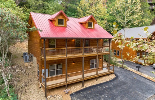 Pigeon Forge Cabin | ⛰️Li'l Red Express Cabin in Pigeon Forge🌄Close to Dollywood🎢 & The Island