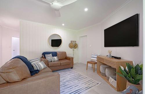 Mission Beach Apartment | Liana One Coastal Mission Vibe One Bedroom