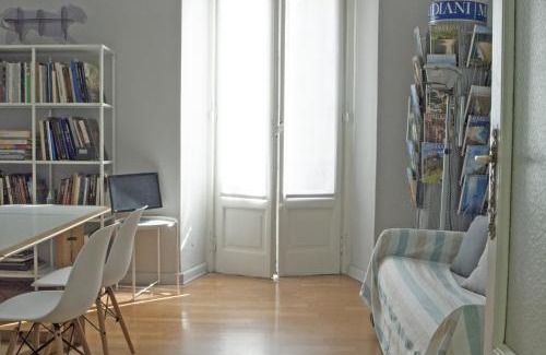 Zona Risorgimento Apartment | Liberty Two-Room Apartment in Porta Venezia