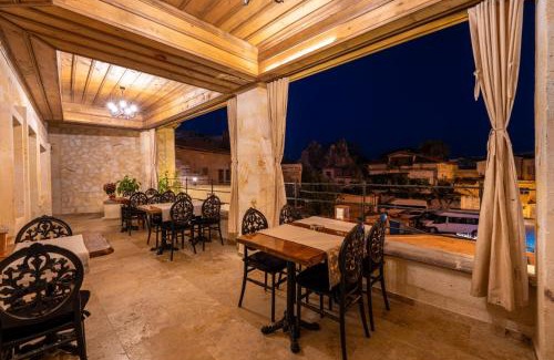Ortahisar Hotel | Library Cave House
