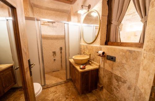 Ortahisar Hotel | Library Cave House