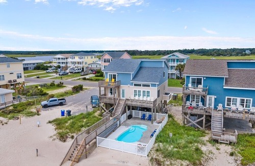Oak Island House | License to Chill in Oak Island