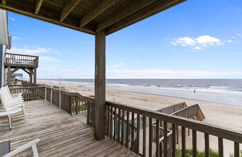 Oak Island House | License to Chill in Oak Island