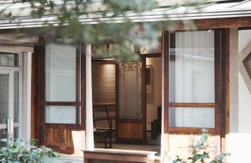 Seomyeon Apartment | Licensed Private hanok with Courtyard for 7, 10 min to metro