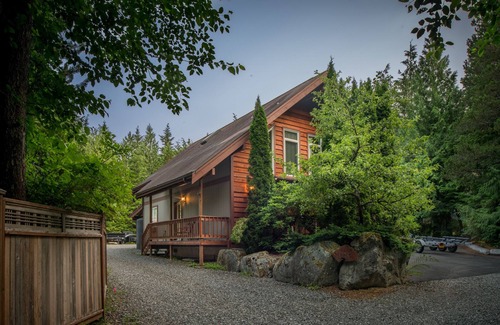Ketchikan House | Lich Chalet is a large house located near Knudson Cove Marina.