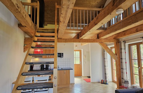 Meschendorf Apartment | Lichrdurchflutete 2-raum-wohnung auf 2 Ebenen mit Meerblick