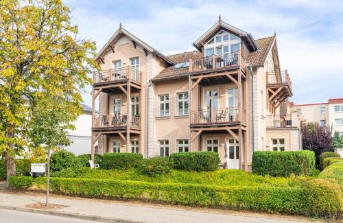 Ostseebad Kuhlungsborn House | Lichtdurchflutete Fewo mit 2 Balkonen, strandnah, mit Parkplatz