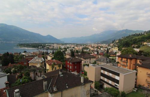 Muralto Apartment | Lichtdurchflutete Ferienwohnung mit Panorama-Sicht und Schwimmbad/Sauna