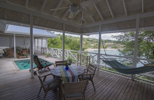 Black Rock House | Licorish by the Sea is splendidly set and secure!