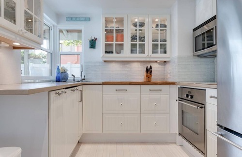 Sarasota House | Lido Beach and St. Armand's Circle at your Footsteps.