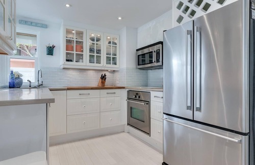 Sarasota House | Lido Beach and St. Armand's Circle at your Footsteps.
